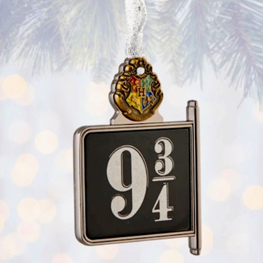 Universal Studios Wizarding World Of HarryPotter   Platform 9 3/4 Metal Ornament